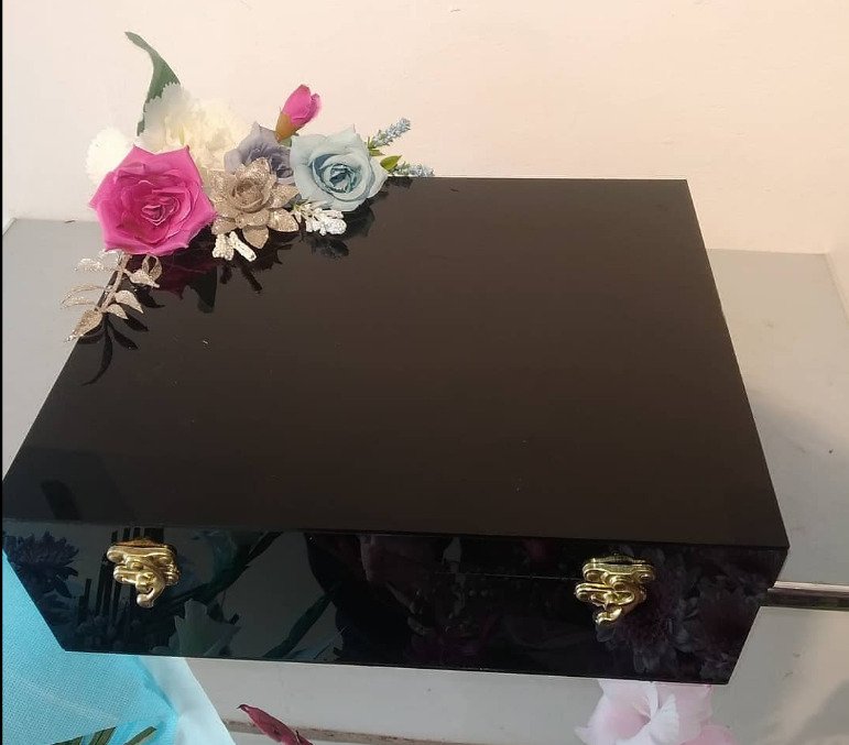 Chocolate Gift Box Pakistan with Premium Assorted Chocolates